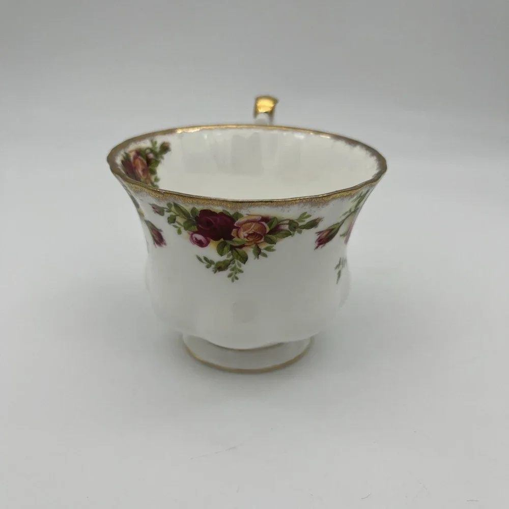 Vintage Royal Albert Old Country Roses Teacup &‎ Saucer Set - Bone China